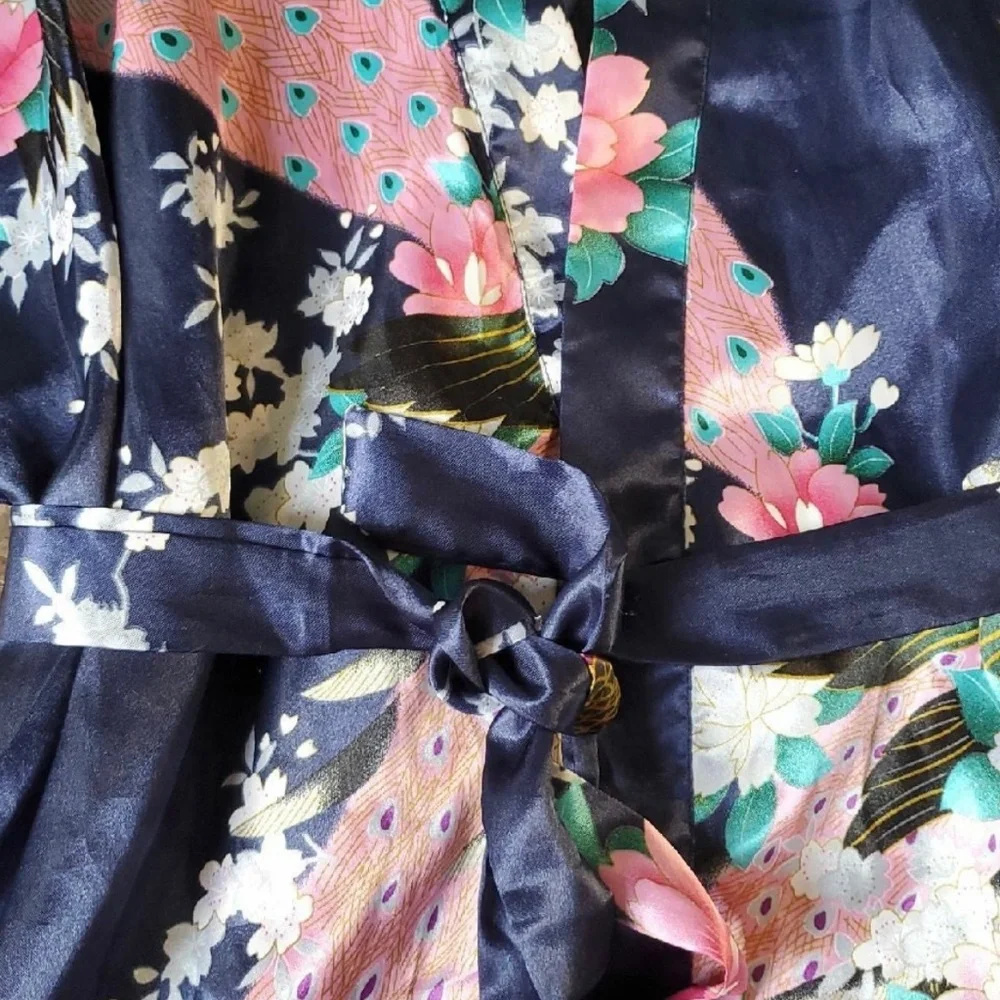 Japanese Robe - Picture 5 of 5